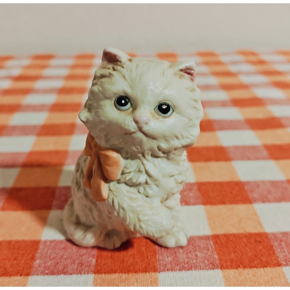 Homco White Persian Ceramic Vintage Kitten Cat Figurine Blue Eyes With Bow #1428